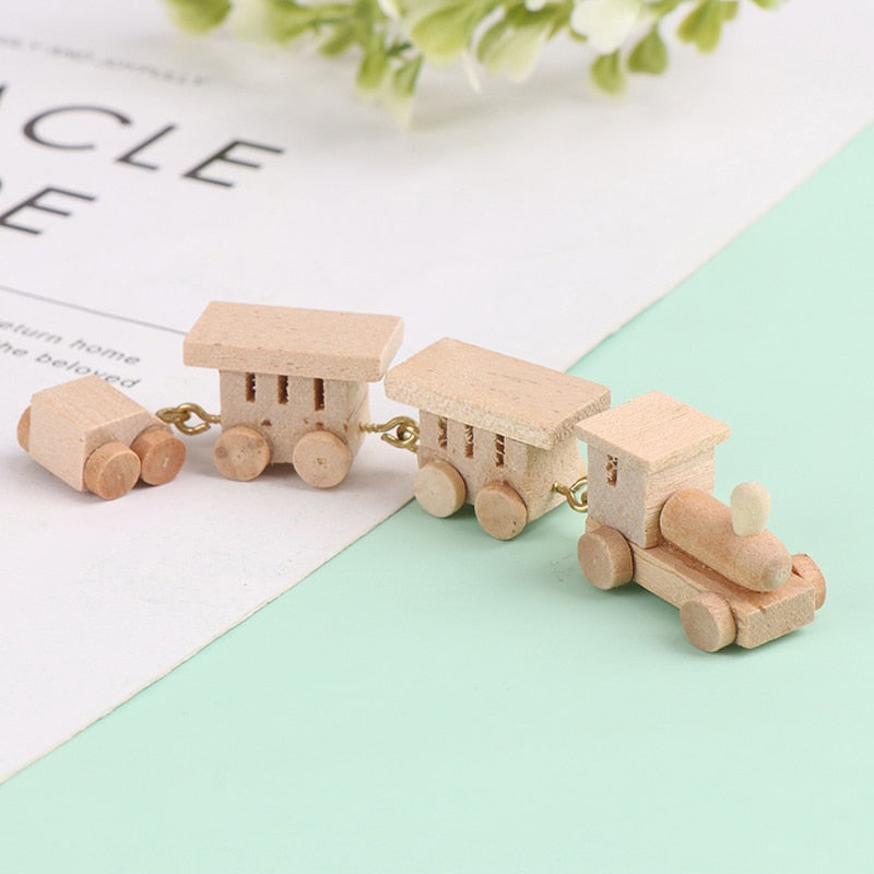 1Pc Mini Wooden Train Simulation Model Toys 1/12 Dollhouse Miniature Accessories For Doll House Decoration Educational Toys